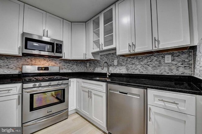 Building Photo - 801 N Pitt St Unit 1206 Rental