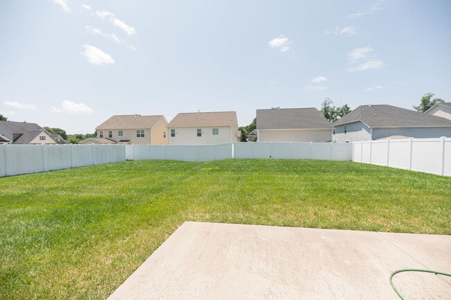 Photo - Spacious stunning 5-Bedroom 4 bathroom Home in a Desirable Neighborhood in Summerfield NC