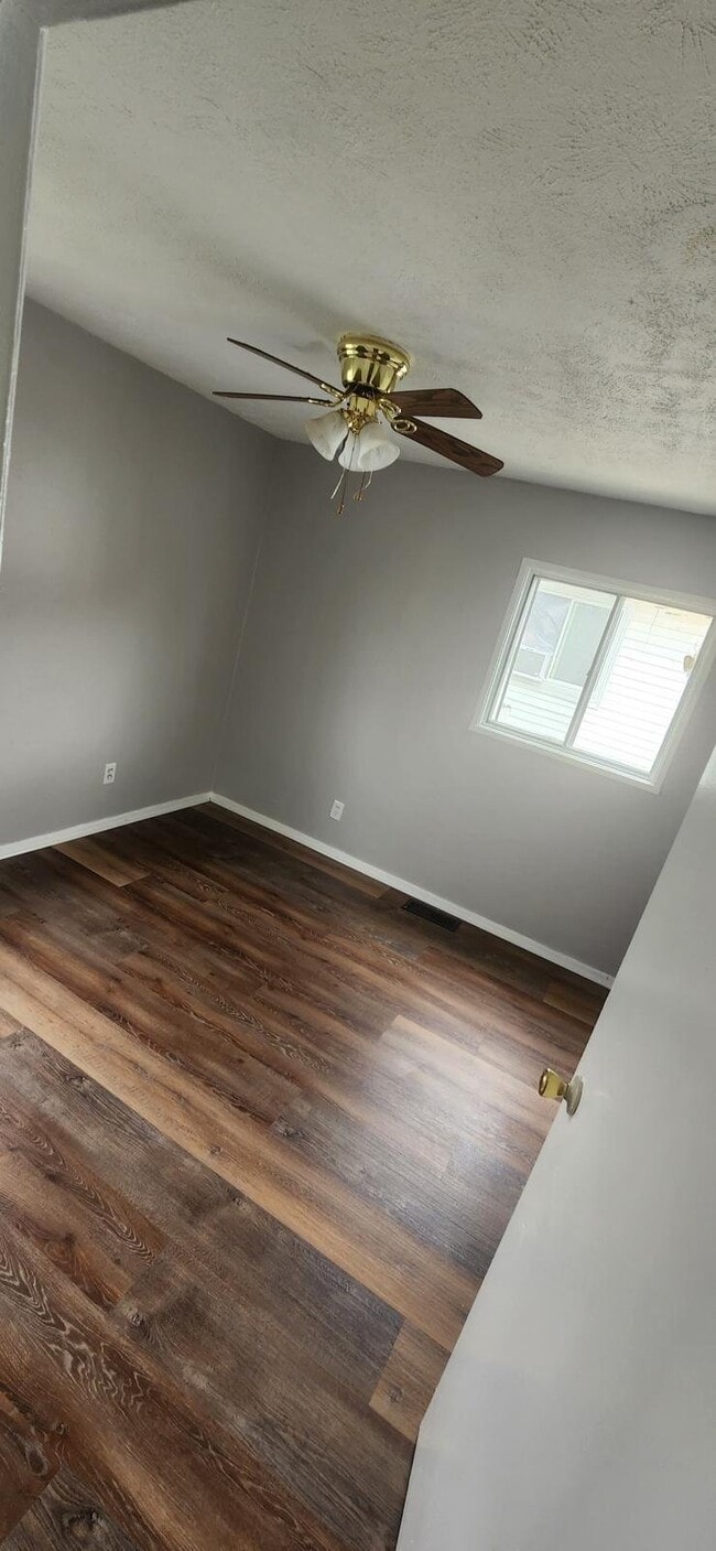 Photo - 17001 Lipton Ave