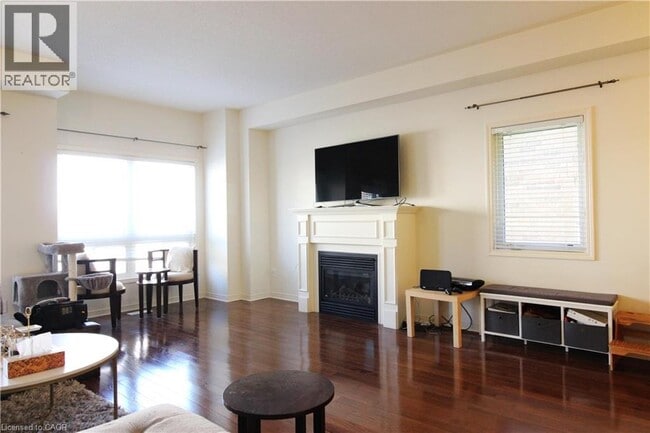 Photo - 110 Highland Rd E