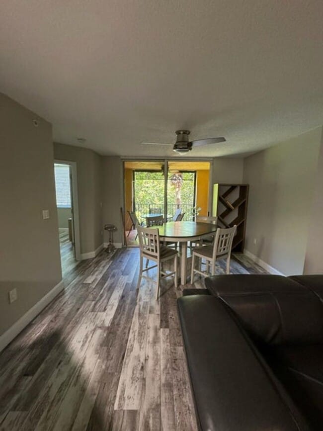 Photo - 300 Scotia Dr