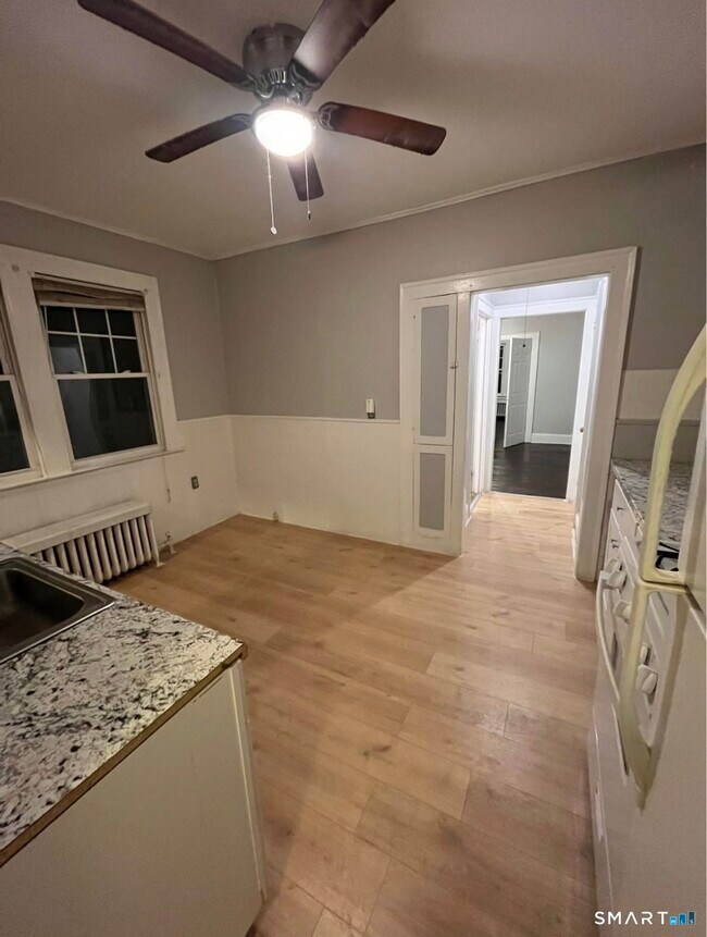 Photo - 1905 Broad St