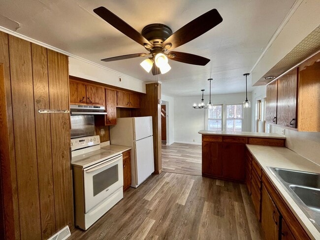 Photo - 226 Deresch St Unit Lower