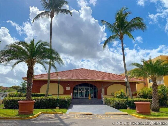 7000 NW 186th St Unit 4-217