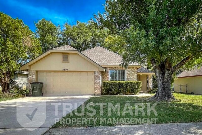 Building Photo - 2407 Armadillo Dr