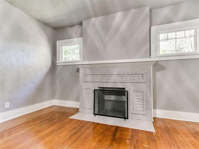 Photo - 2301 N Shartel Ave
