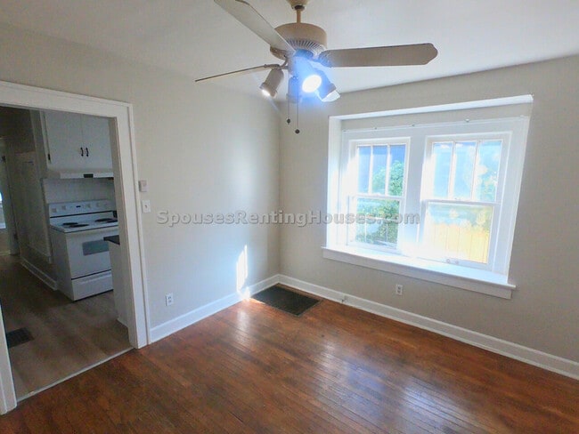 Photo - 1427-1429 N Gladstone Ave