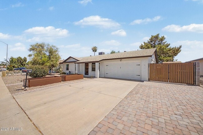 Photo - 855 W Lindner Ave