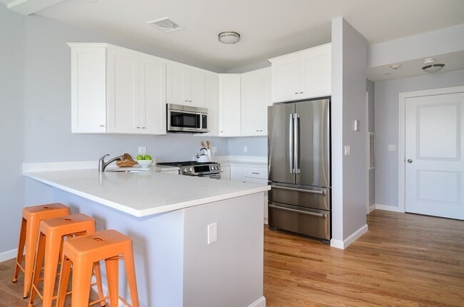 Building Photo - 172 Kimball Ave Unit 3B