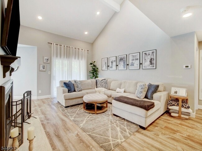 Photo - 4 Tulip Crescent Unit 2B