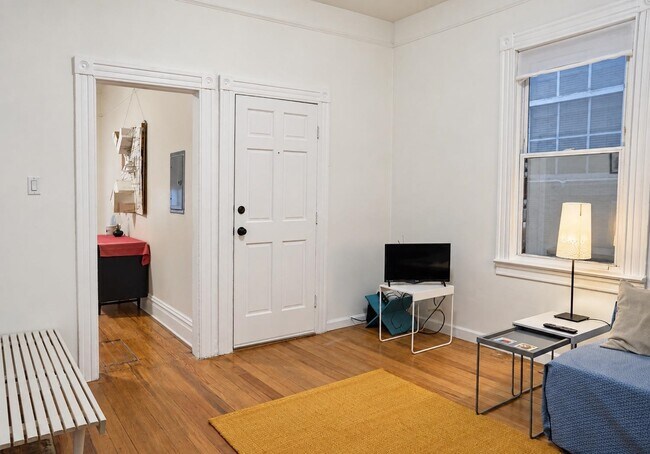 Photo - 418 Walnut St