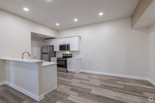 2BR, 2BA - 1,150SF - Kitchen/Dining