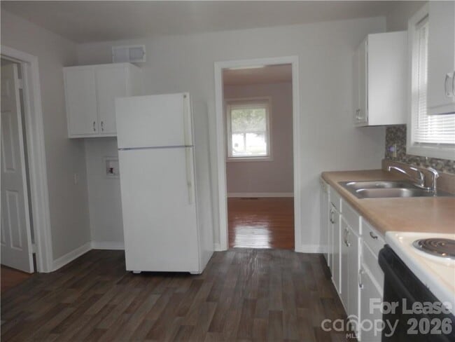 Photo - 2827 Burbank Dr