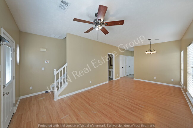 Photo - 2/2.5 End unit town home close to dining and shopping