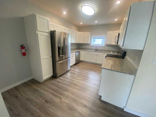 451 S Main St Unit 2