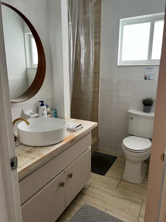 Photo - 923 Orange Isle