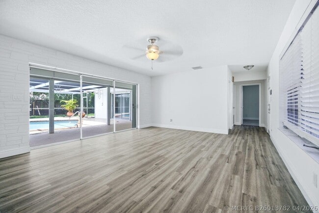 321 E Chaminade Dr