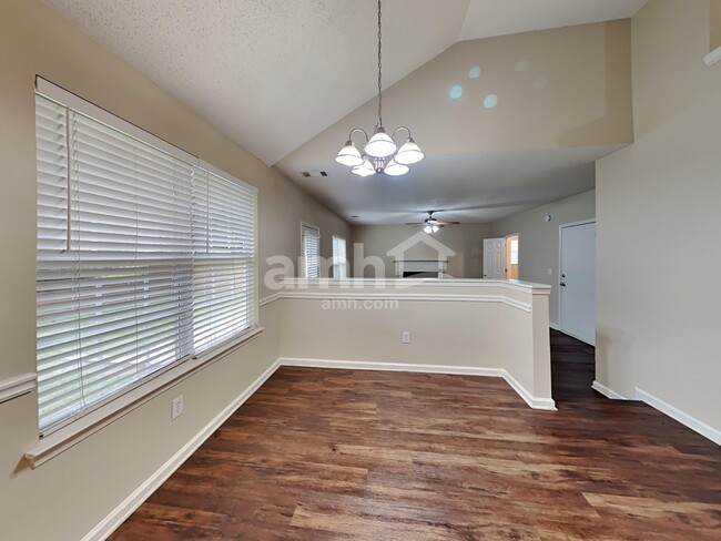 Photo - 3321 Metro Way