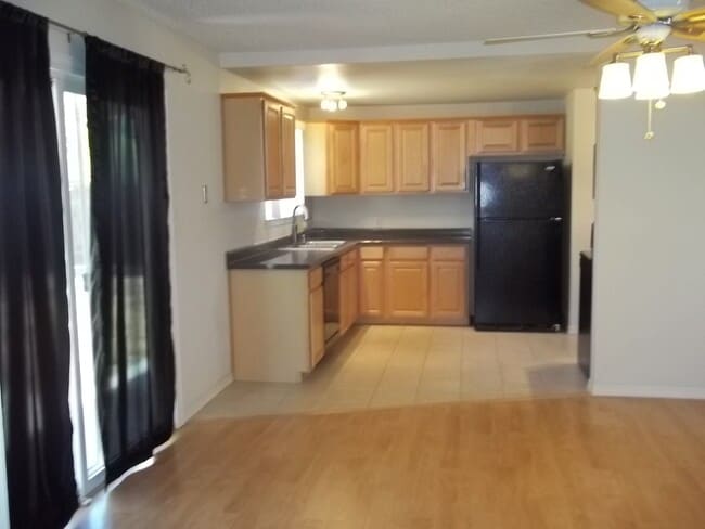 Photo - 487 W Twain Ave