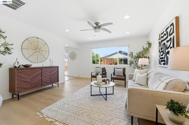 Photo - 2446 Bing Pl