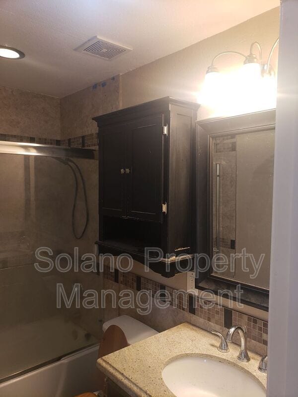 Photo - 340 Colonial Cir