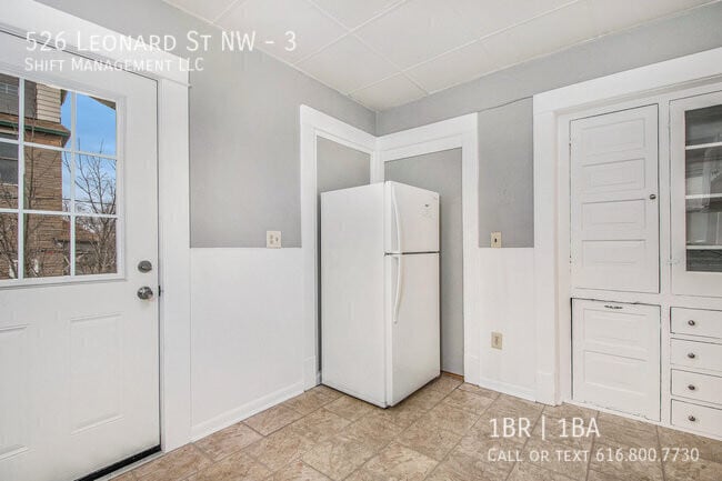 Photo - 526 Leonard St NW