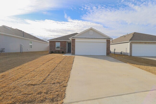 Building Photo - 3 Bed | 2 Bath in Coweta!