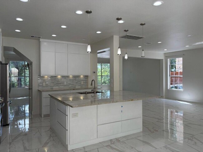 Photo - 7730 Lakewood Dr
