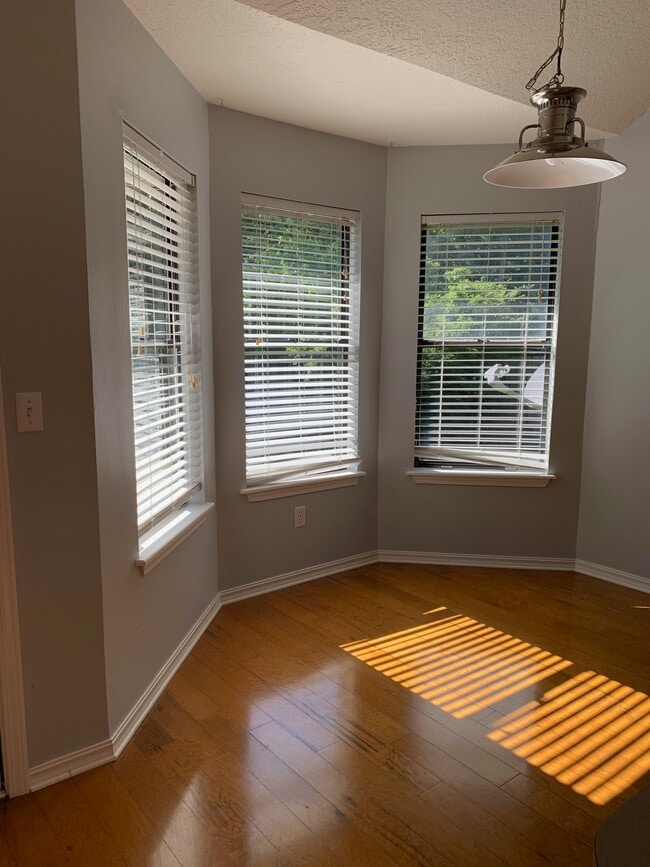 Photo - 2010 S Elm St