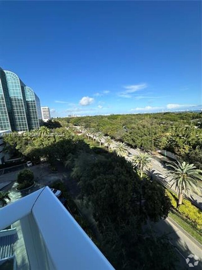 Building Photo - 4250 Biscayne Blvd Unit 4250 Biscayne Blvd appt 702 Rental