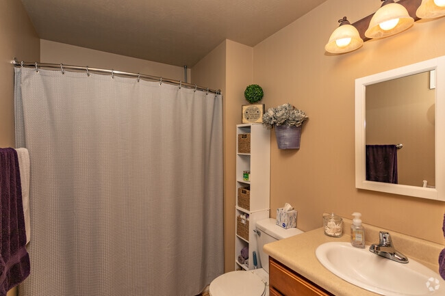 1BR, 1BA - 619SF