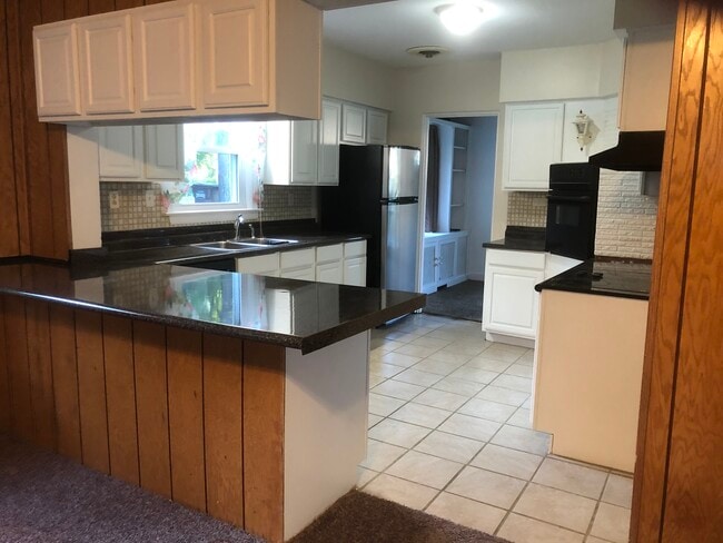 Photo - 300 Heikes Ave Casa