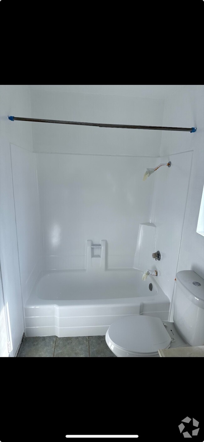 Building Photo - 1501 E Fairfield Ct Unit 2 Bed 1.5 Bath 1 Garage Rental