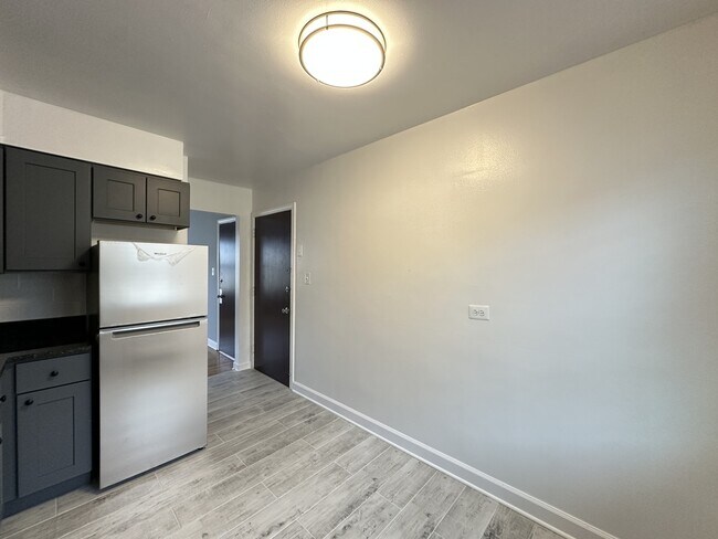 Photo - 6731 N California Ave Unit E3