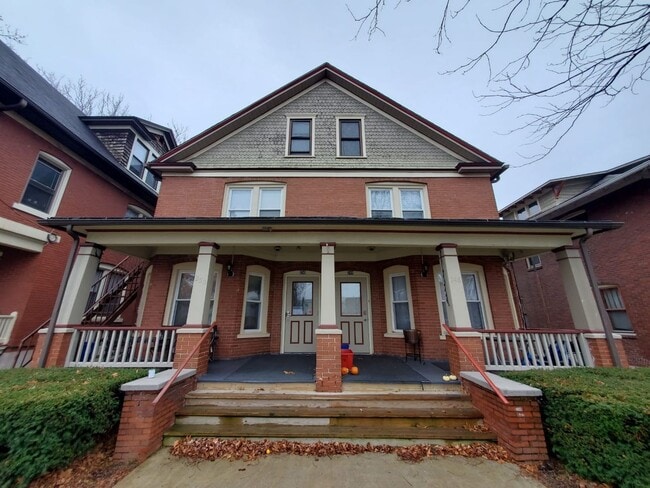 Building Photo - 250 S Burrowes St Unit #03