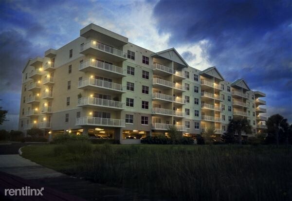 Edificio de condominios con vista al agua - 4177 N Orange Blossom Trail Unidad 304