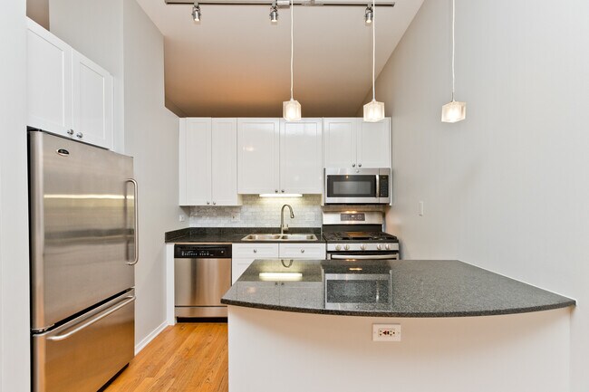 Photo - 1201 W Adams St Unit Beautiful 1 bed west loop condo