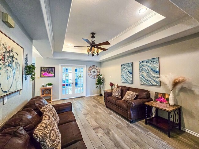 Photo - 2673 Crown View Drive