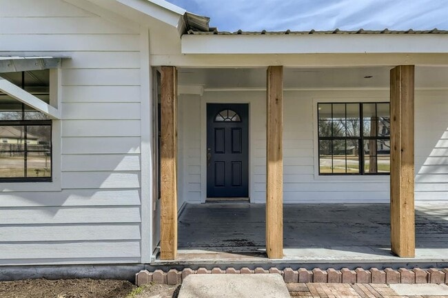 Photo - 902 Hackberry St