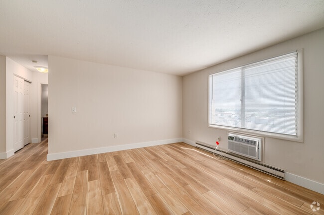 1BR, 1BA - 600SF - Living Room - Hummingbird Pointe & The Gardens