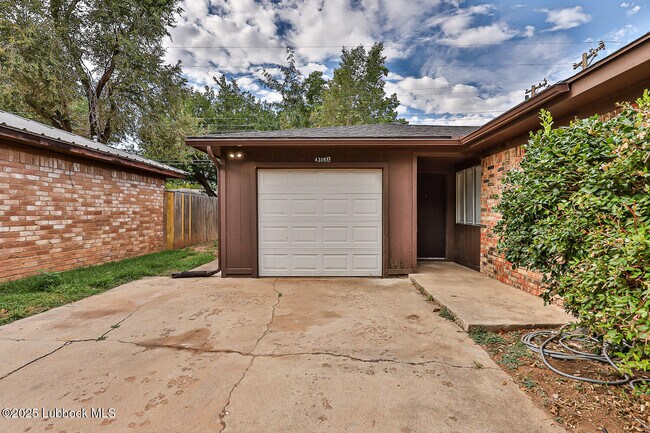 Photo - 4305 52nd St