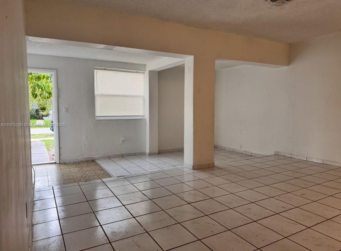 Photo - 1565 NE 141st St