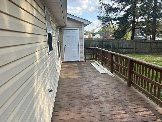 Photo - 151 Whispering Glen Cir