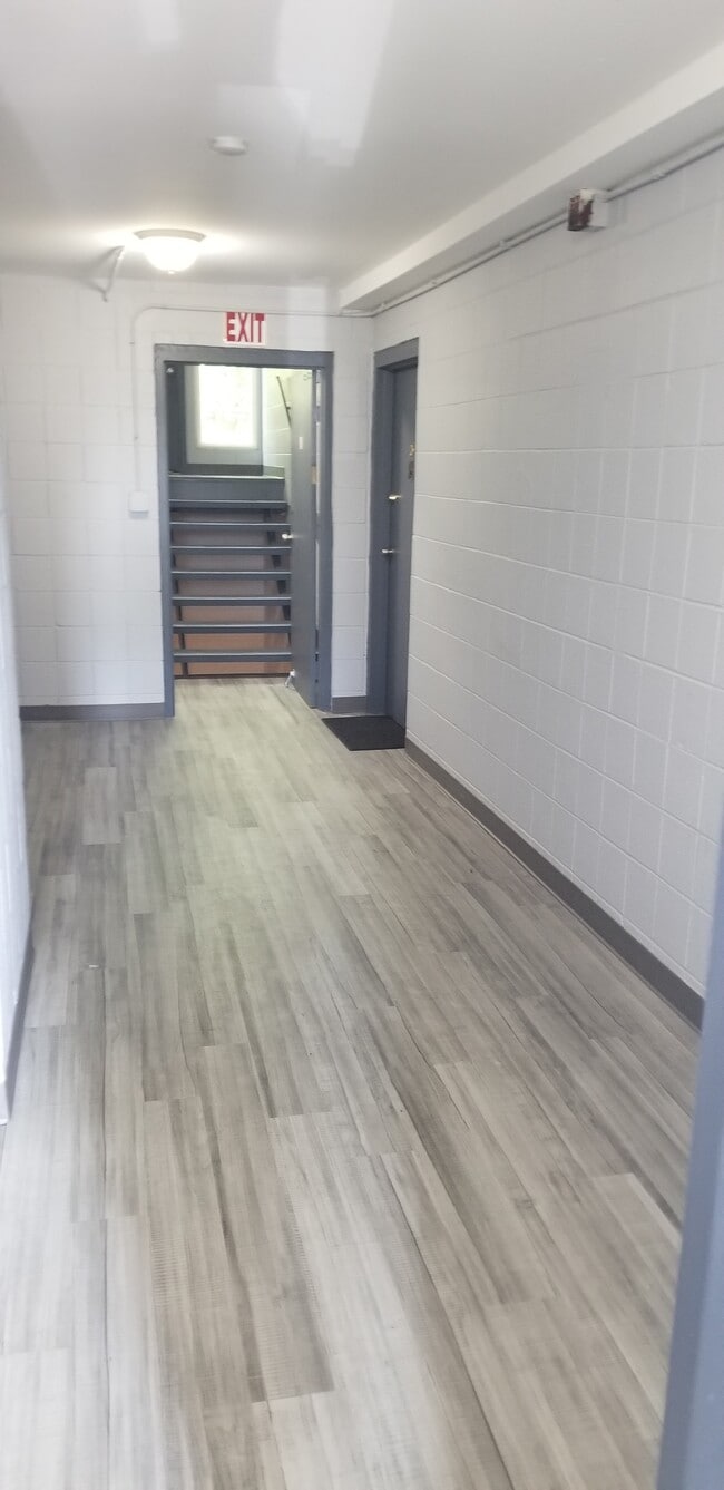 Photo - Hillcrest Apartments