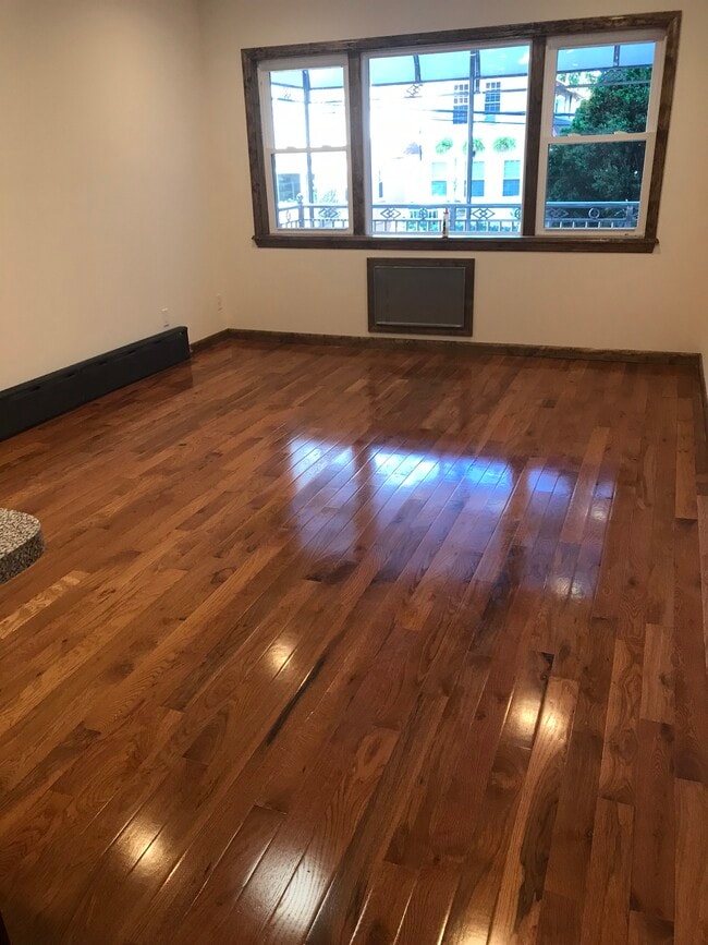 Photo - 405 W 263rd St Unidad 2nd floor