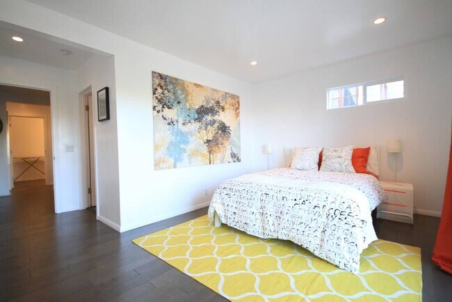 Photo - 2060 Glencoe Way