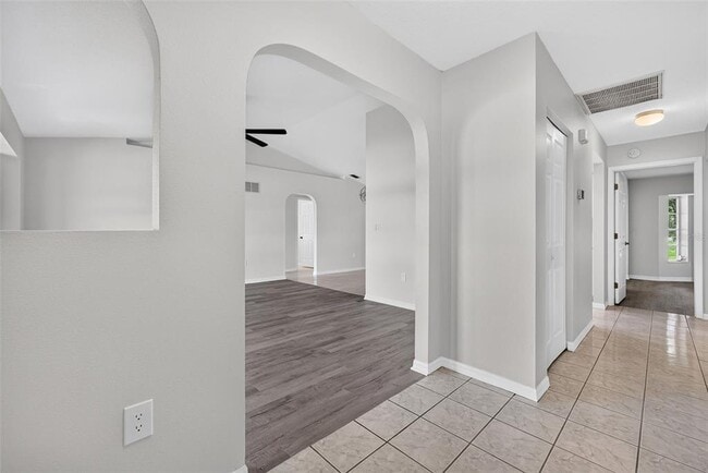 Photo - 7510 Ligustrum