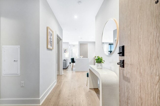 Building Photo - 701 Swann Ave Unit 406