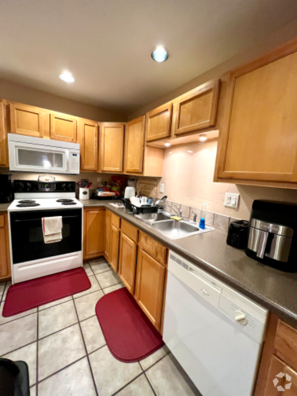 Building Photo - 2701 Midland Ave Rental