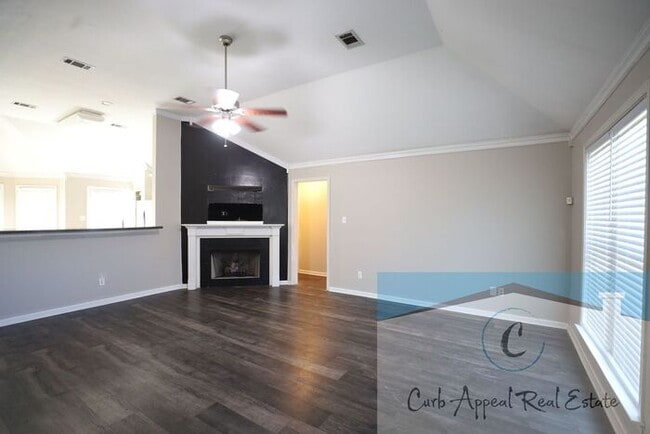 Photo - Beautiful 3 bed/ 2 bath home - fireplace, ...